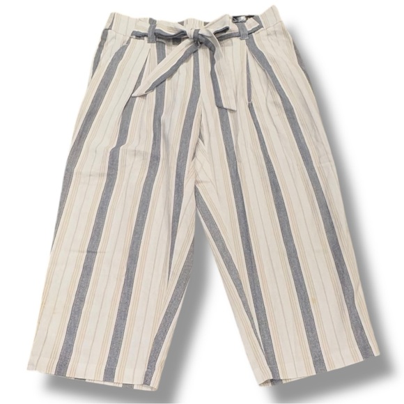NWT SoHo Apparel Size Medium Cropped Relaxed Elastic Tie Front Pants Pockets - Picture 1 of 8